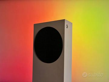 Xbox Series S con stazione di ricarica