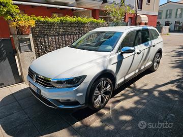 Volkswagen Passat Alltrack 2.0 TDI 