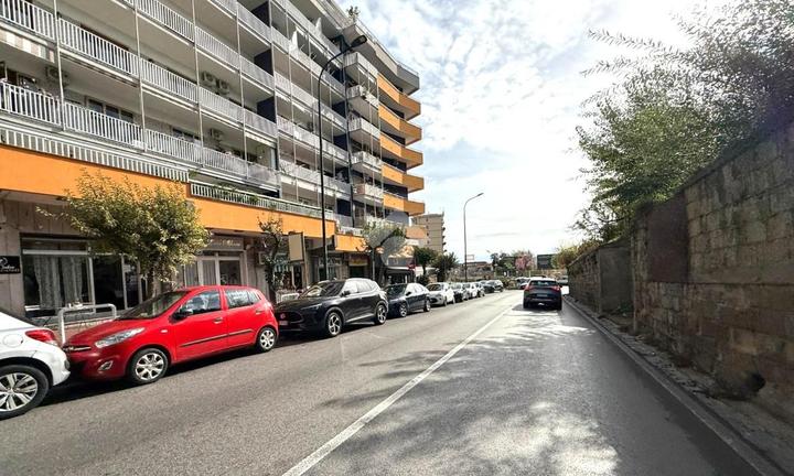 NEGOZIO A NAPOLI