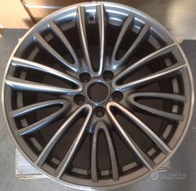 Cerchi in lega originali 18" STELVIO con gomme