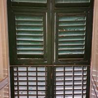 Persiana in legno da ristrutturare