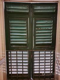 Persiana in legno da ristrutturare