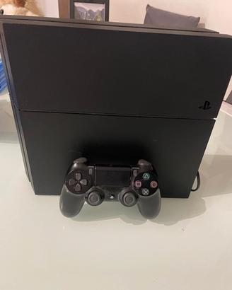 play station 4 completa di 1 joystick e vari giovh