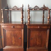 2 Comodini antichi, veneti, in noce