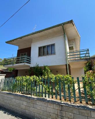 VILLA SINGOLA DA RISTRUTTURARE DI AMPIA METRATU...