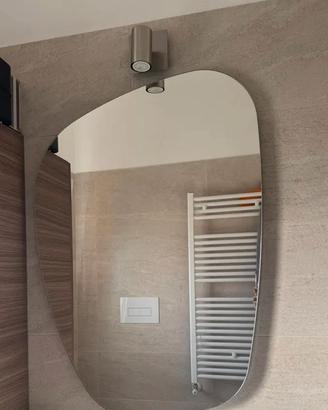 Specchio design 104×72 cm – Corn.Allum., pred.LED