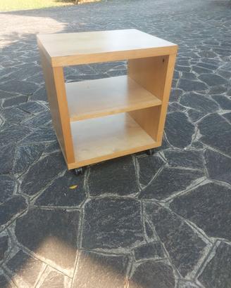 Mobiletto in legno con ruote