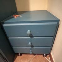 Comodino blu a Taranto