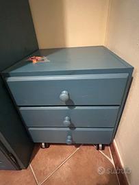 Comodino blu a Taranto