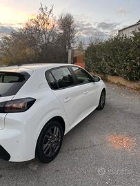 Peugeot 208 1.2 75 cv