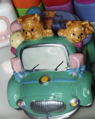 Salvadanio Orsetti in Auto Vintage in Ceramica