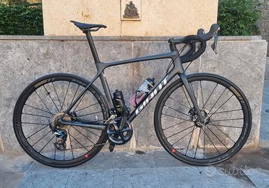 Giant TCR Advanced 1 Disc Ultegra / Racing Zero