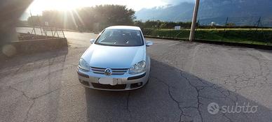 VOLKSWAGEN Golf 5ª serie - 2004