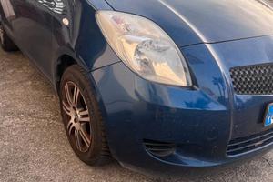 Toyota Yaris 1.0 a benzina
