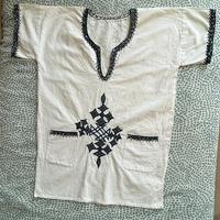 Camicia etniica ricamata artigianale