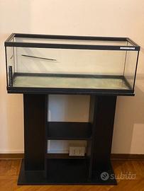 Acquario con componenti