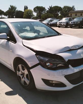Opel Astra 1.6 CDTI - SINISTRATA -