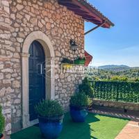 VILLA A SCHIERA SU TRE PIANI CON VISTA PANORAMICA