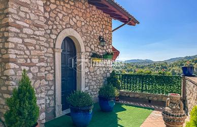 VILLA A SCHIERA SU TRE PIANI CON VISTA PANORAMICA