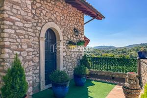 VILLA A SCHIERA SU TRE PIANI CON VISTA PANORAMICA