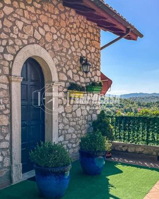 VILLA A SCHIERA SU TRE PIANI CON VISTA PANORAMICA