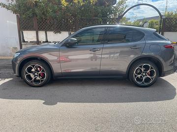 Alfa romeo StelvioQ4 b-tech