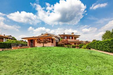 VILLA SINGOLA A RIVALTA DI TORINO