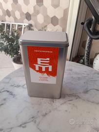 Scatola di latta vuota
