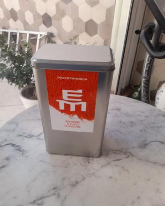 Scatola di latta vuota