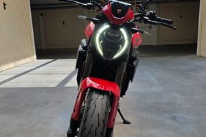 Ducati Monster 896 plus 
