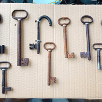 9 vecchie chiavi ferro forgiate a mano meta' 800