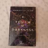 A touch of darkness - Scarlett St. Clair