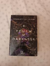 A touch of darkness - Scarlett St. Clair