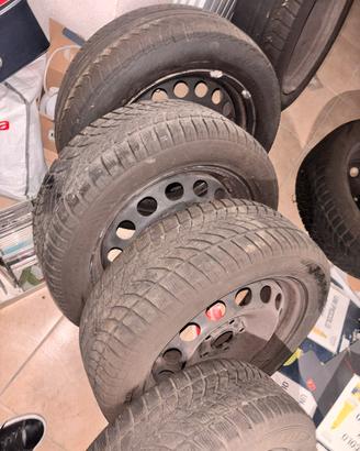 4 pneumatici e cerchi in ferro 205/55 R16