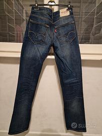jeans Levi's rimanenza di magazzino