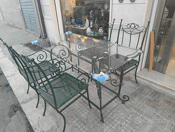 TAVOLO IN VETRO BASE IN FERRO PIENO CON 4 SEDIE CO