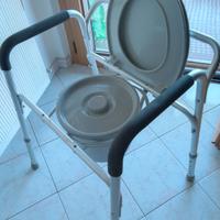 sedia wc per persone con problemi di deambulazione