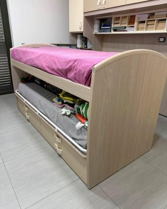 Letto a castello in legno con cassettiera