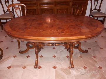 Tavolo Ovale in Legno con quattro sedie imbottite