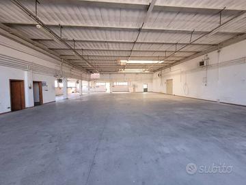 Immobile di 880 m² con 1 locale a Signa