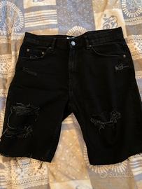 Bermuda Jeans Neri strappati Bershka