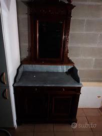 Mobile antico con specchiera
