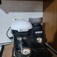 macchina del caffè espresso con macina caffè 