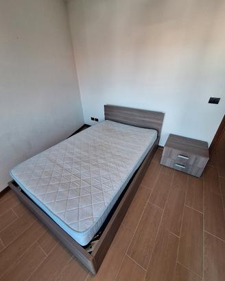 Letto con rete,materasso e comodino