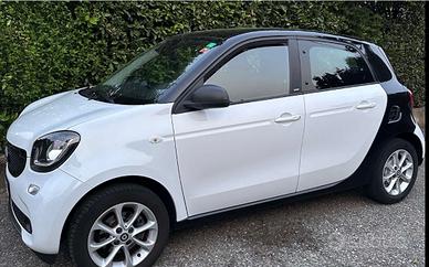 SMART forfour tetto panoramico 2021