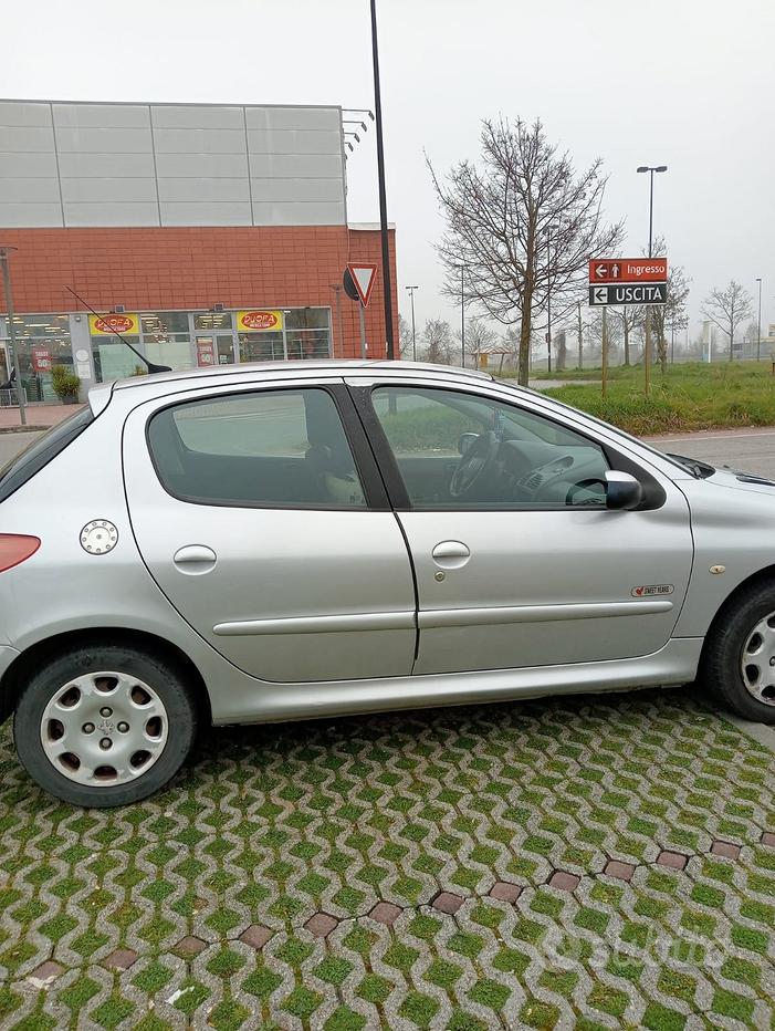 PEUGEOT 206