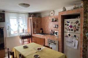 Casa terra-cielo con giardino