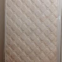 Materasso singolo a molle.