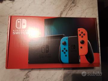 Nintendo switch con controller e porta controller