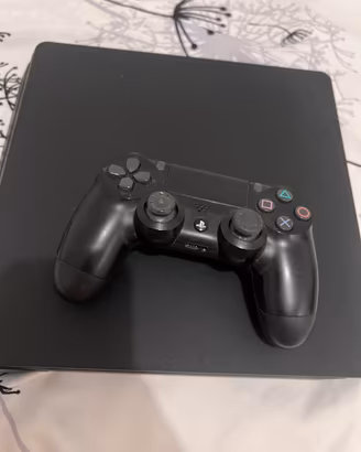 Play station 4 slim 1tb + controller